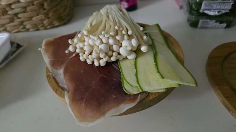 Enoki enroladinho: entrada deliciosa para veganos ou carnívoros